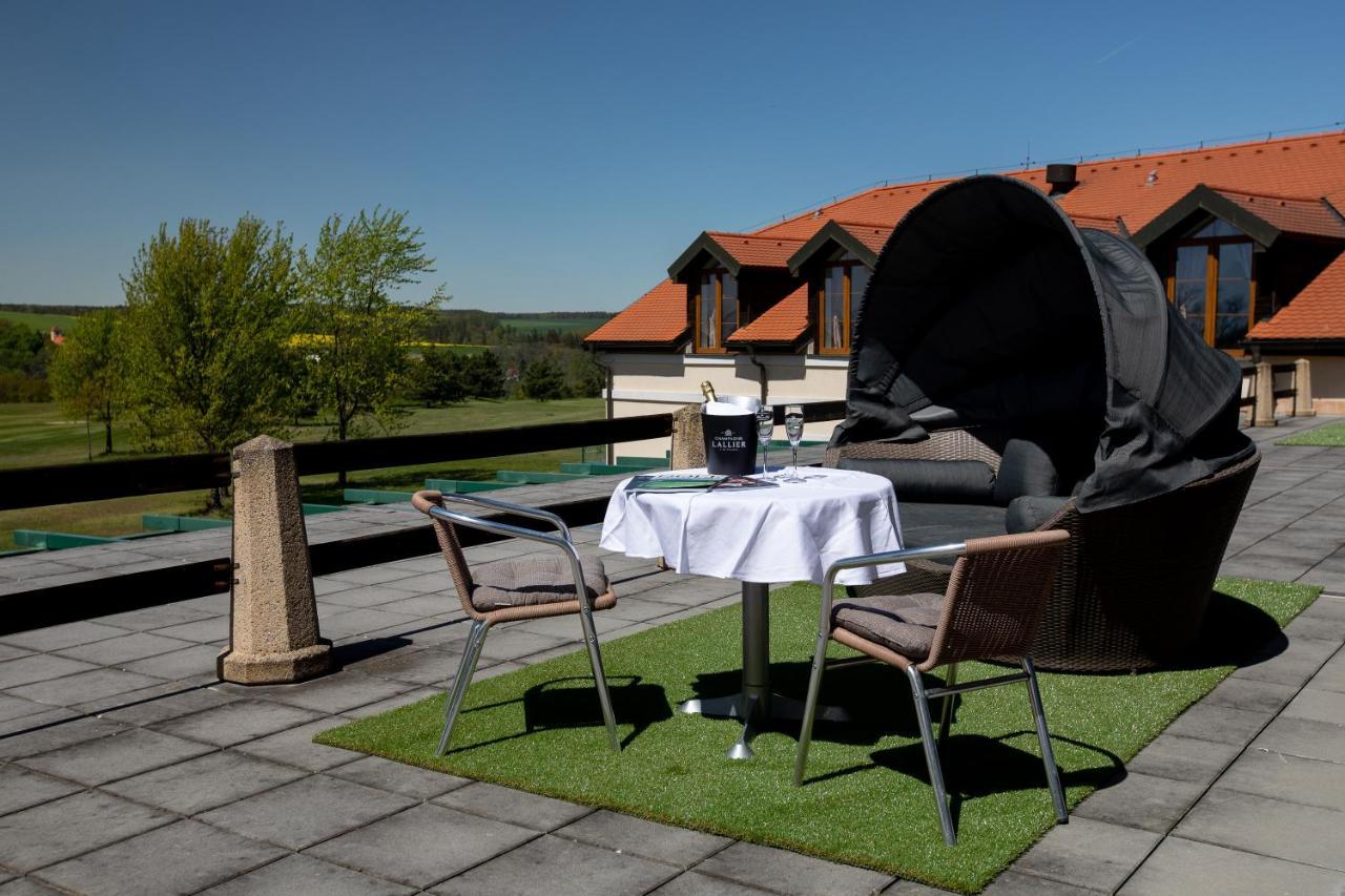 Darovansky Dvur - Wellness & Golf Hotel Браси Экстерьер фото