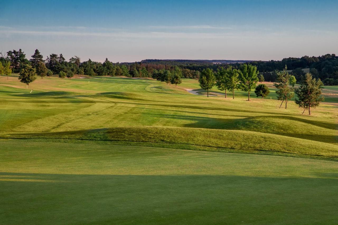 Darovansky Dvur - Wellness & Golf Hotel Браси Экстерьер фото
